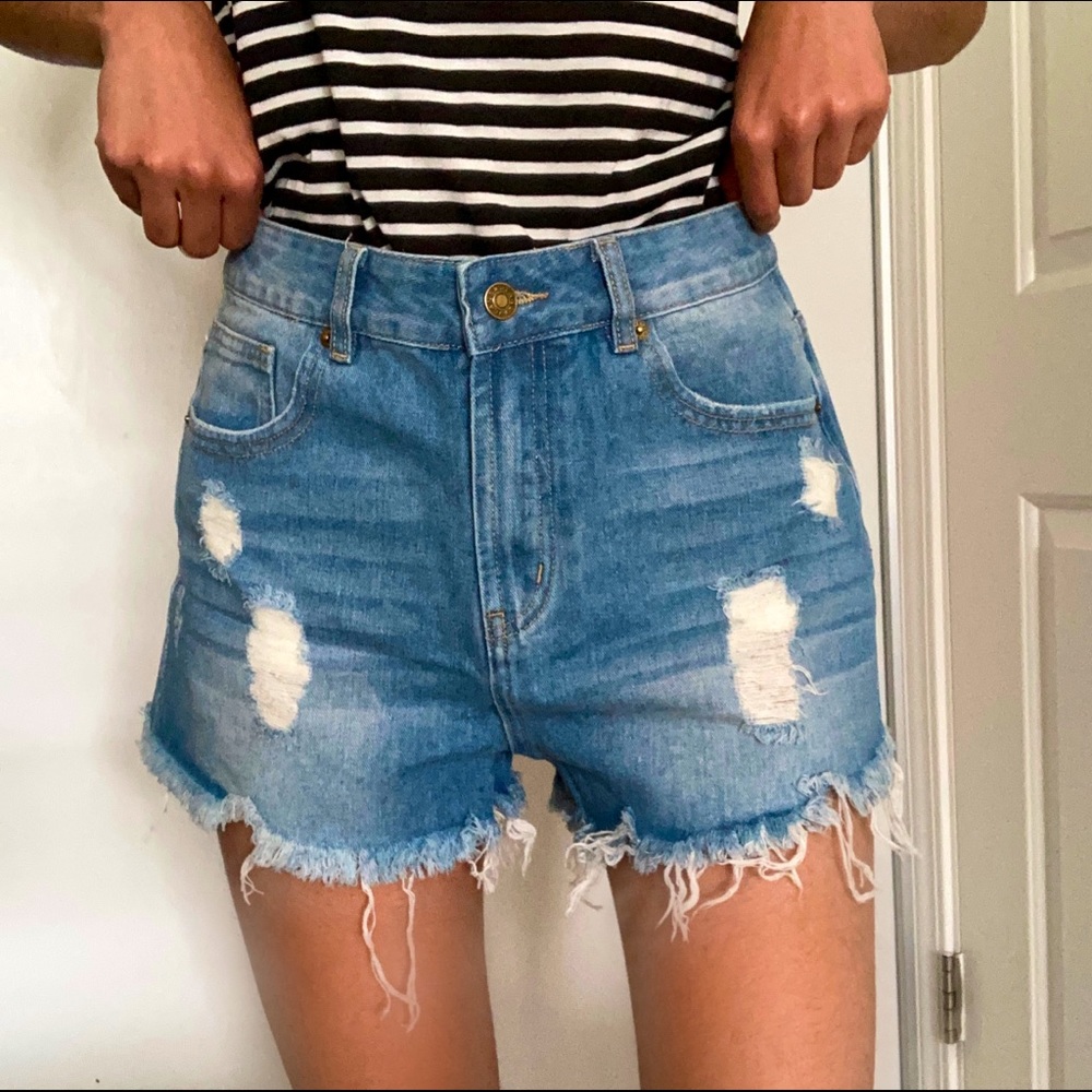 Denim distressed high waisted shorts ✨